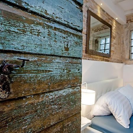 Luna Rooms And Studios โรวีน ภายนอก รูปภาพ