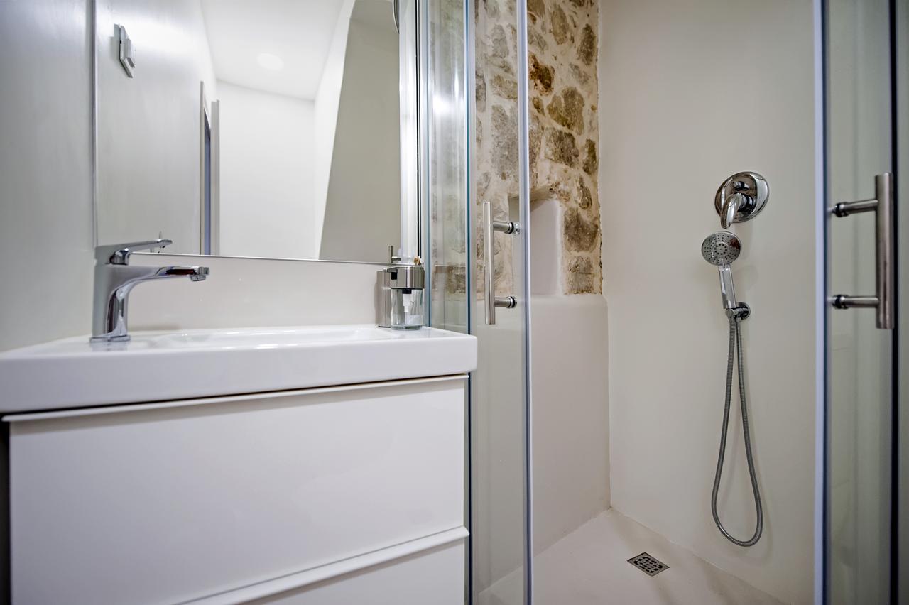 Luna Rooms And Studios โรวีน ภายนอก รูปภาพ
