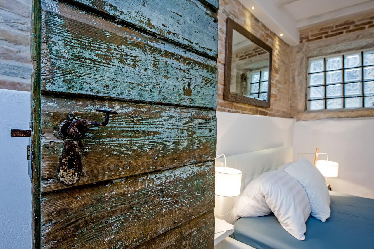 Luna Rooms And Studios โรวีน ภายนอก รูปภาพ