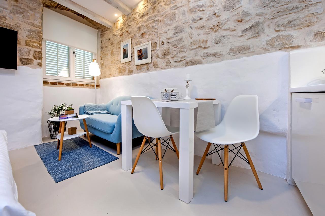 Luna Rooms And Studios โรวีน ภายนอก รูปภาพ