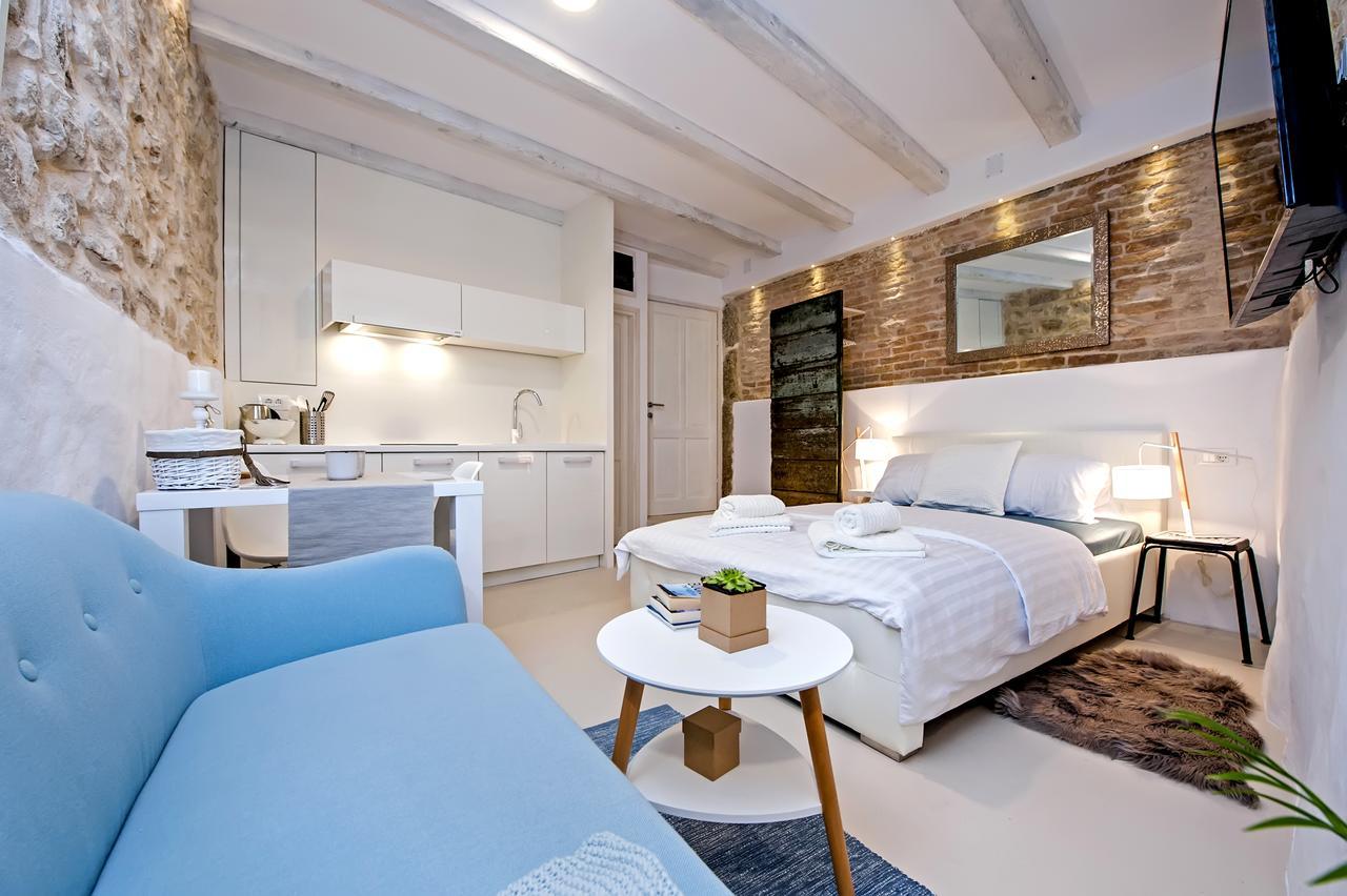 Luna Rooms And Studios โรวีน ภายนอก รูปภาพ