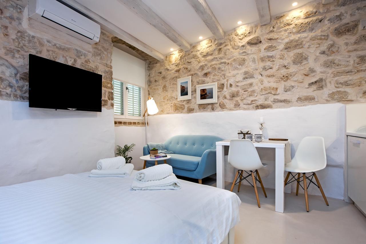 Luna Rooms And Studios โรวีน ภายนอก รูปภาพ