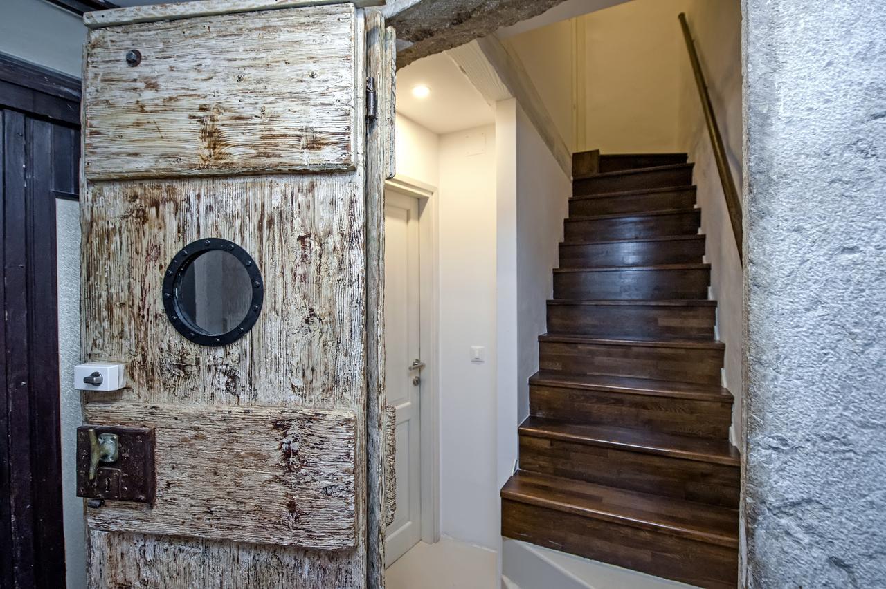 Luna Rooms And Studios โรวีน ภายนอก รูปภาพ