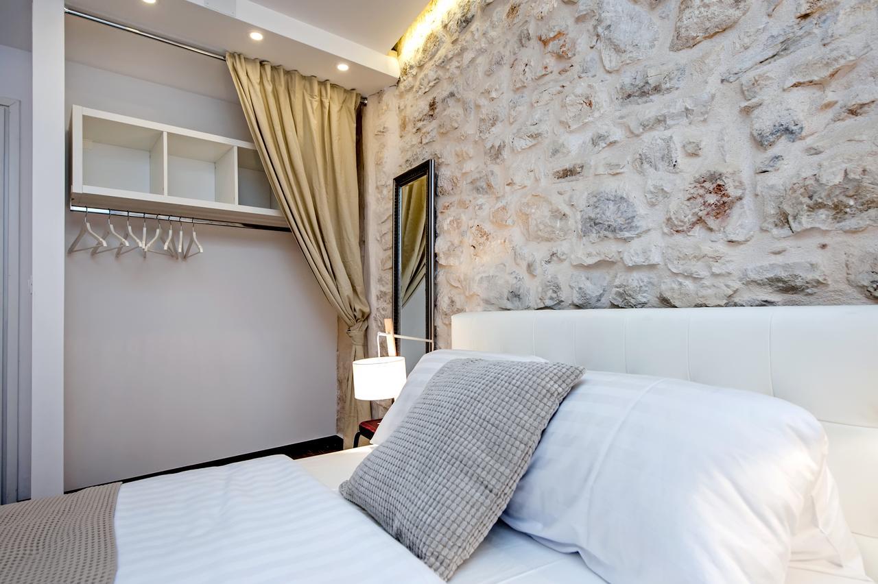 Luna Rooms And Studios โรวีน ภายนอก รูปภาพ