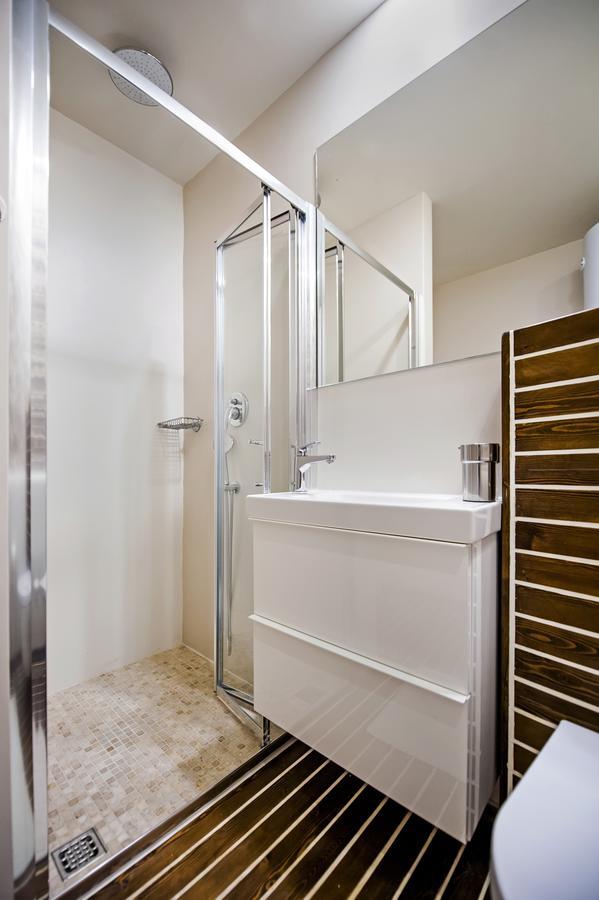 Luna Rooms And Studios โรวีน ภายนอก รูปภาพ